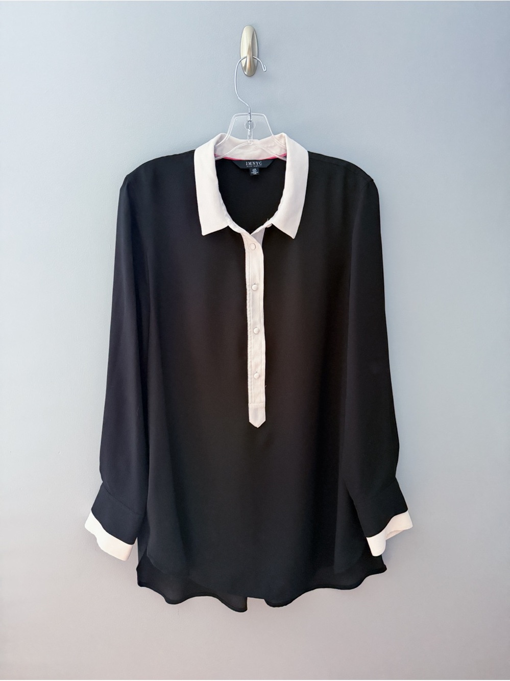 IMNYC Isaac Mizrahi Black Buttoned Blouse with White Collar and Cuffs, Large